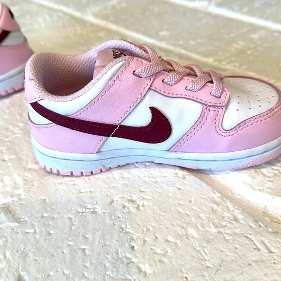 Nike Dunks Valentine’s Edition Toddler - Picture 3 of 9